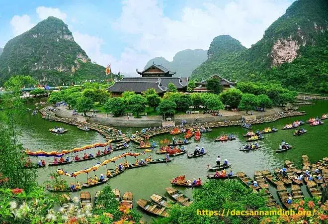Ninh Bình: Khám Phá Vẻ Đẹp Trầm Lắng Của Cố Đô