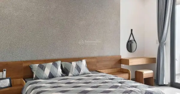 Bán Nhà Ngõ 242 Nghi Tàm, 34m2, 5 Tầng, Sổ Chính Chủ, 5.8 Tỷ Đồng