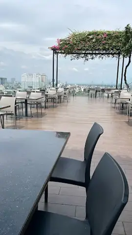 Khám Phá 6 Degrees Coffee: Quán Cà Phê Sách 'sống Ảo' Nổi Tiếng Tại Yên Phụ, Tây Hồ