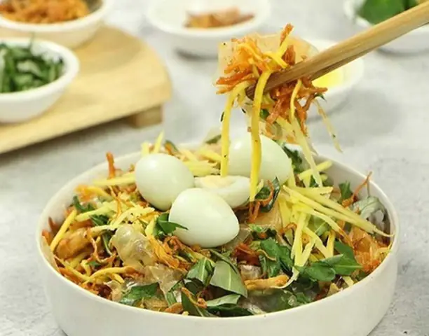 Bánh Tráng Trộn Là Một Món Ăn Vặt Được Nhiều Chị Em Yêu Thích (ảnh Minh Họa)