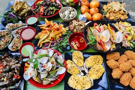 Ăn Đêm Cầu Giấy: 15 Quán Nổi Tiếng, Khách Ra Vào Tấp Nập
