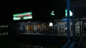 Nhà Hàng Nổi Sóng Thần