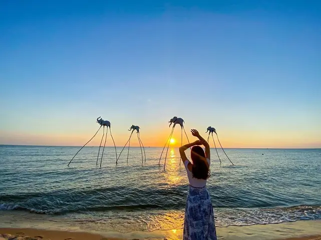 Hình Ảnh Cho Ảnh 2 Người Ngắm Hoàng Hôn: Hình Ảnh Cho Ảnh 2 Người Ngắm Hoàng Hôn: