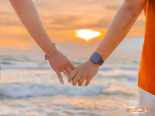 Hình Ảnh Cho Ảnh 2 Người Ngắm Hoàng Hôn: Hình Ảnh Cho Ảnh 2 Người Ngắm Hoàng Hôn: