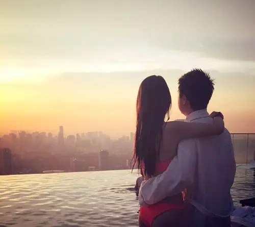Hình Ảnh Cho Ảnh 2 Người Ngắm Hoàng Hôn: Hình Ảnh Cho Ảnh 2 Người Ngắm Hoàng Hôn: