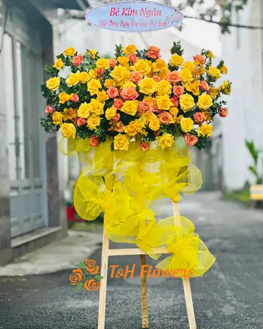 Th 494 - Kệ Hoa Chúc Mừng Sắc Màu Hạnh Phúc - T&h Flowers
