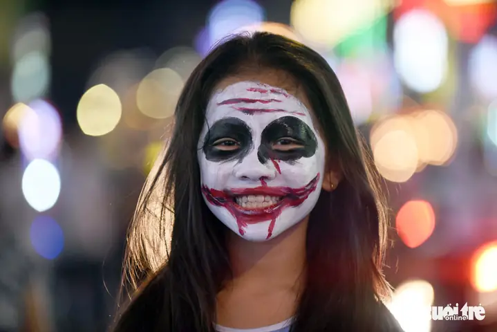 A Woman Shows Off Her Horror-themed Face Paint On Bui Vien Street In District 1, Ho Chi Minh City, October 31, 2019. Photo: Duyen Phan / Tuoi Tre