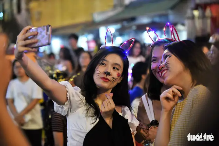 Women Wear Cute Make-up On Bui Vien Street In District 1, Ho Chi Minh City, October 31, 2019. Photo: Duyen Phan / Tuoi Tre