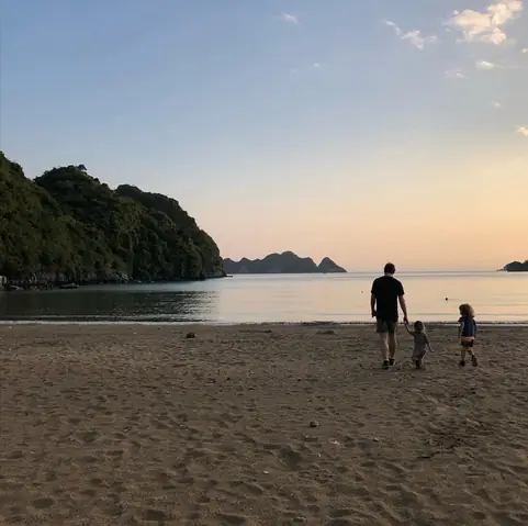 Bãi Biển Tùng Thu