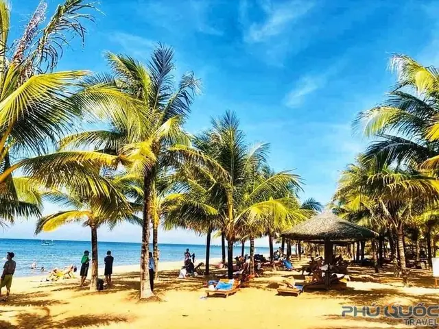 #2. Bãi Biển Tại Làng Chài Rạch Vẹm