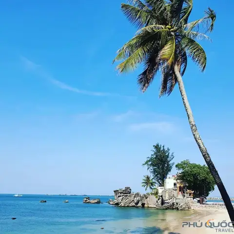 Các Bãi Biển Dương Đông Phú Quốc Nổi Tiếng Với Dòng Nước Xanh Mát, Cùng Bờ Cát Trắng Mịn.