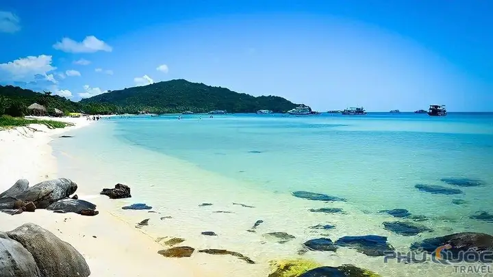 #7. Bãi Biển Tại Bãi Ông Lang