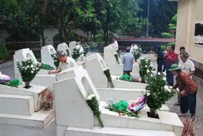 Bài Thơ Và Cây Bồ Kết Ở Ngã Ba Đồng Lộc