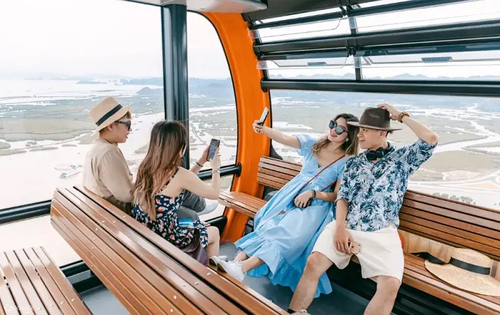 Đi Cáp Treo Ra Đảo Cát Bà