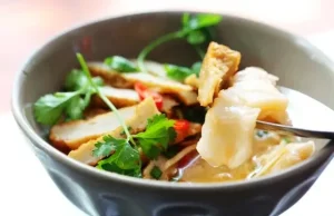 Cách Nấu Bánh Canh Chả Cá Chuẩn Vị Miền Trung
