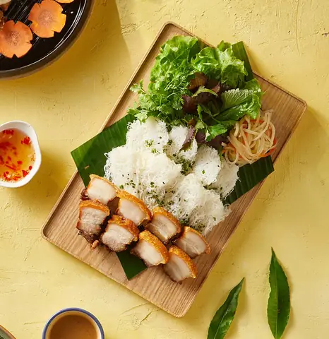 Cuốn Bánh Hỏi Heo Quay – Cuốn N Roll | Nhà Hàng Chuyên Các ...