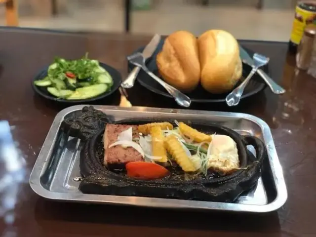 Bánh Mì Bít Tết Hà Đông: Top 10 Tiệm Ngon Nổi Tiếng Nhất Khu Vực
