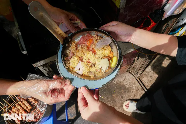Bánh Mì Chảo Mai Hắc Đế: Di Sản Văn Hóa Ẩm Thực Hà Nội Bánh Mì Chảo Mai Hắc Đế: Di Sản Văn Hóa Ẩm Thực Hà Nội