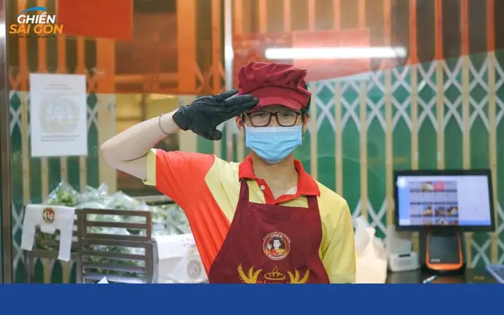 Dịch Vụ Và Trải Nghiệm Khách Hàng Tại Tiệm Bánh Mì Huynh Hoa