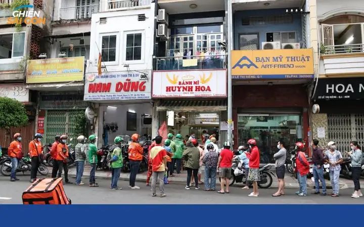 Vị Trí Và Không Gian Của Tiệm Bánh Mì Huynh Hoa