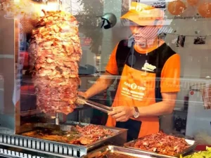 Doner Kebab Đến Hà Nội: Sự Giao Thoa Ẩm Thực