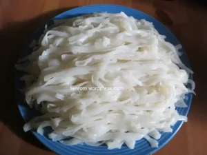 Không Mua Được? Công Thức Tự Làm Bánh Phở Cuốn Bằng Chảo
