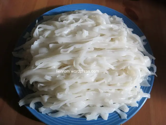 Không Mua Được? Công Thức Tự Làm Bánh Phở Cuốn Bằng Chảo