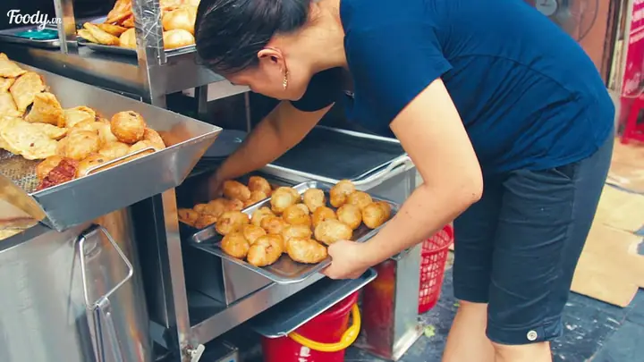 Bánh Rán Mặn Lý Quốc Sư: Món Ăn Đường Phố Hà Nội Gây Thương Nhớ