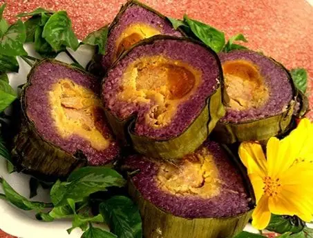 Bánh Tét Lá Cẩm Họ Huỳnh: Hương Vị Truyền Thống Nổi Tiếng Cần Thơ
