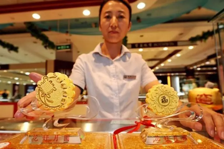 Bánh Trung Thu Dát Vàng: 72 Triệu Đồng/bánh