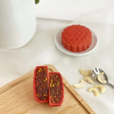 Bánh Trung Thu Nhân Dâu Tây Bánh Trung Thu Nhân Dâu Tây