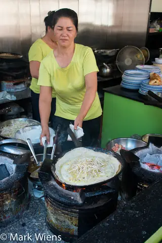 Banh Xeo 46a – Saigon’s Most Famous Sizzling Crepe