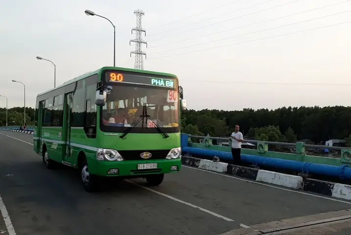 Chuyển Bằng Xe Buýt