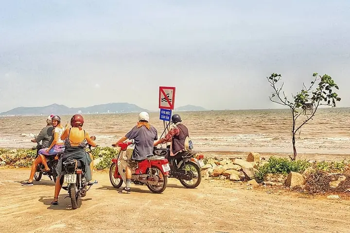 Chuyển Bằng Xe Máy Hoặc Ô Tô