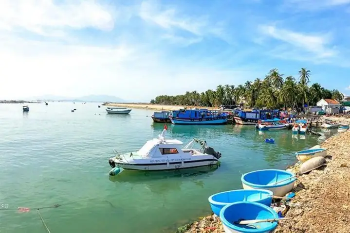 Thị Trấn, Cảng Cá, Làng Chài Vạn Giã