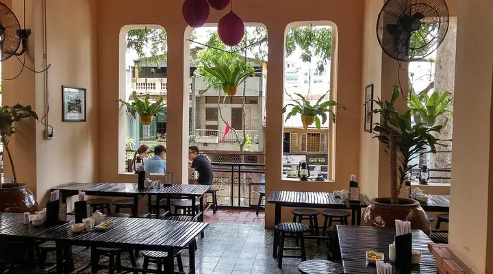 Bún Bò Gánh Hồ Chí Minh: Món Ăn Vỉa Hè Gắn Liền Với Ký Ức Của Người Sài Gòn