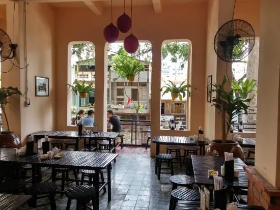 Bún Bò Gánh Hồ Chí Minh: Món Ăn Vỉa Hè Gắn Liền Với Ký Ức Của Người Sài Gòn