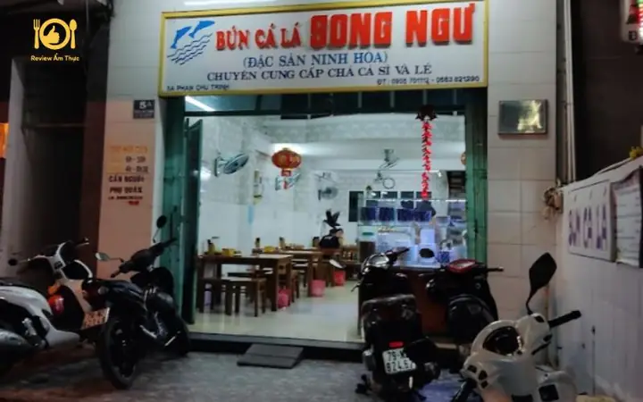 Không Gian Quán Rộng Và Thoáng