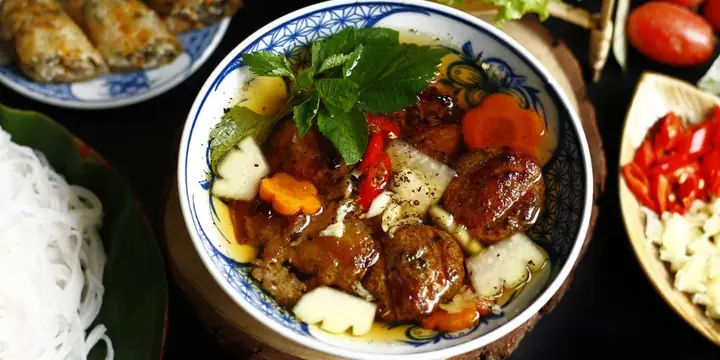 Ăn Tối Sài Gòn Món Gì? Bún Chả