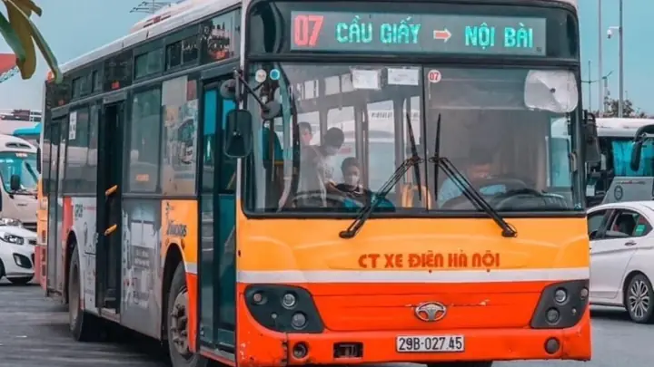 Bus No. 07: Cau Giay ⇄ Noi Bai International Airport