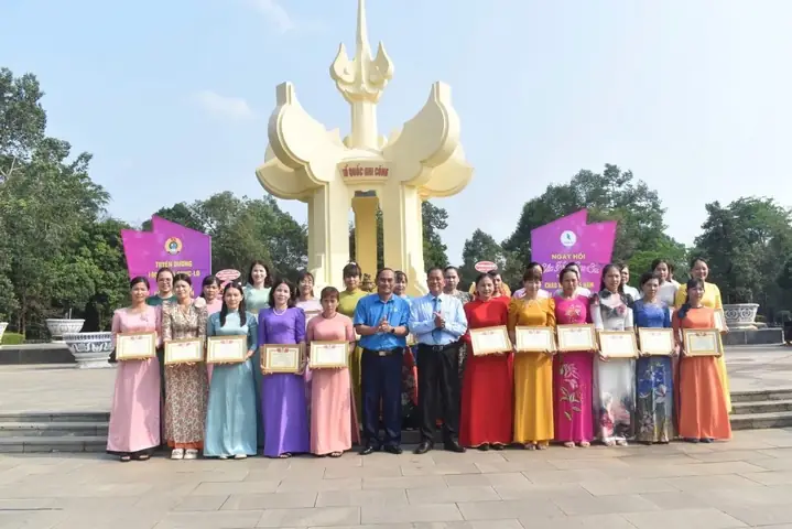 Các Hoạt Động Ngày 8 3