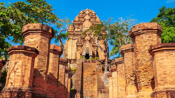 Đến Các Điểm Tham Quan Tại Nha Trang