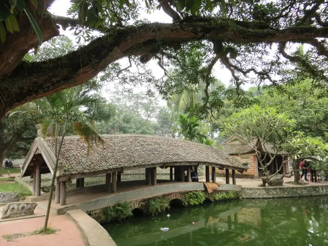 Làng Cổ Đường Lâm – Một Ngôi Làng Độc Đáo Ngoại Ô Thủ Đô Của Hà Nội.
