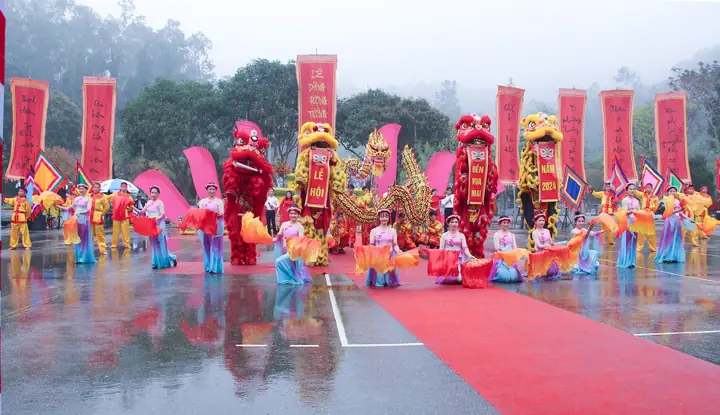Lễ Hội Đền Vua Mai