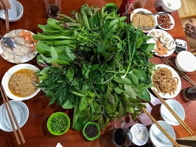 Món Gỏi 'hạ Hỏa' Hơn 30 Loại Lá, Khách Cuốn Mỏi Tay Đặc Sản Ở Kon ...