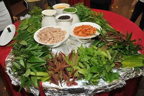 Đặc Sản Gỏi Lá: Đúng Như Cái Tên, Toàn Lá Là Lá Có Tới 60 Loại Lá