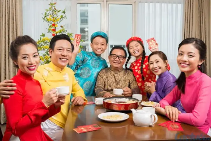Đoàn Tụ Và Quây Quần Bên Gia Đình