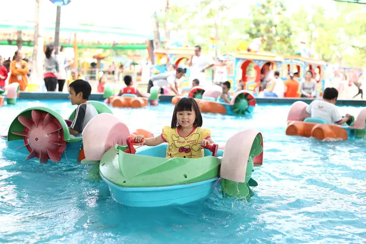 • Khu Vui Chơi Trong Nhà • Khu Vui Chơi Trong Nhà