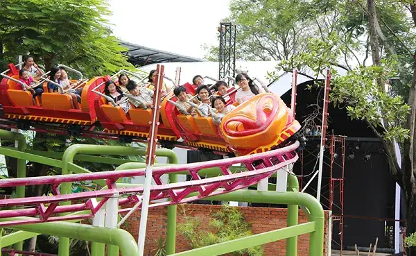 Tàu Lượn Siêu Tốc – Công Viên Thỏ Trắng