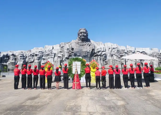 Viếng Thăm Những Tượng Đài Nổi Tiếng Ở Việt Nam Ghi Công Những ... Viếng Thăm Những Tượng Đài Nổi Tiếng Ở Việt Nam Ghi Công Những ...